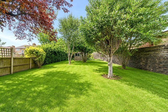 4 bed property, in Airthrie Road, £775,000