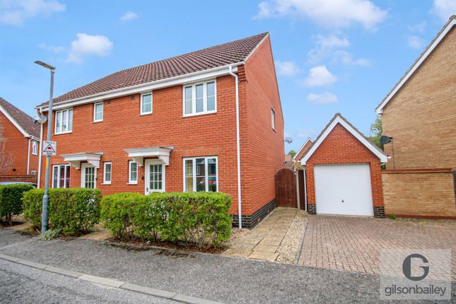 4 bed property, in Old School Close, £270,000