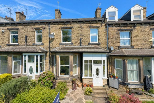 4 bed property, in Cemetery Road, £375,000