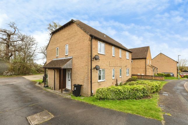 1 bed property, in Faygate Way, £190,000