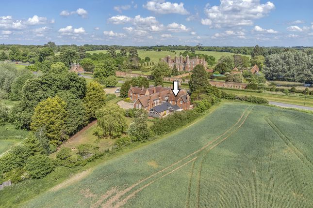 3 bed property, in The Green, £899,995