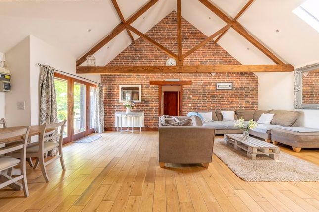 3 bed property, in Palehouse Common, £850,000