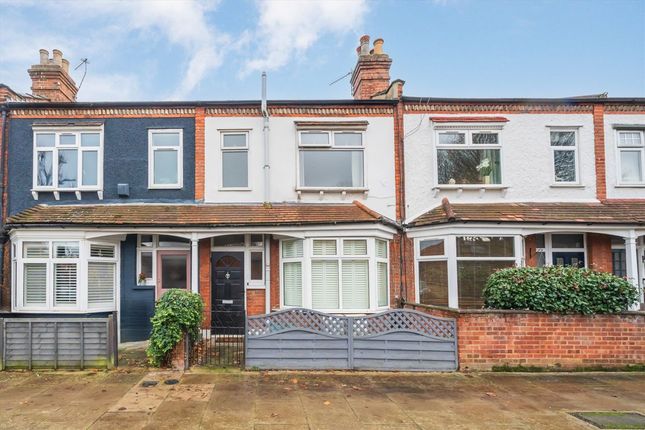 1 bed property, in Balfour Road, £299,950