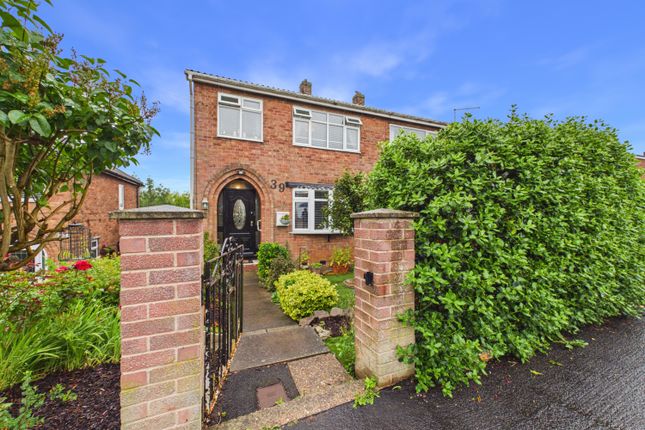 4 bed property, in Rosegarth Avenue, £275,000