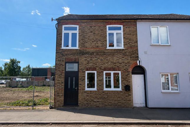 1 bed property, in Station Road, £270,000