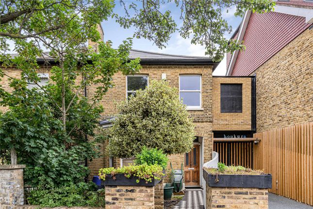 3 bed property, in Richmond Road, £895,000