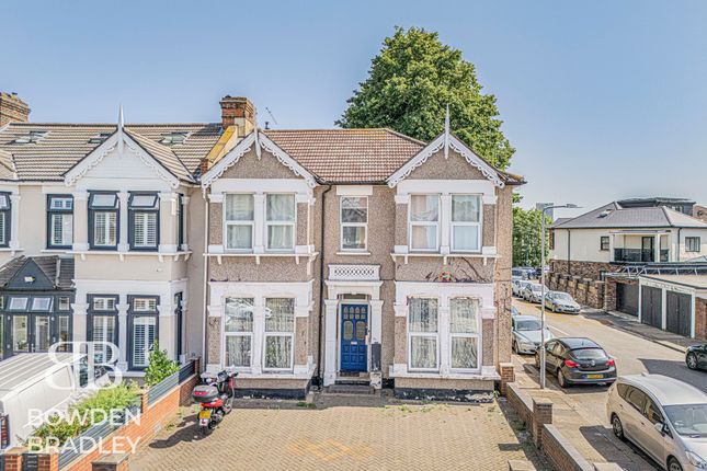 2 bed property, in Redcliffe Gardens, £400,000