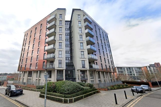 2 bed property, in Mason Way, £165,000