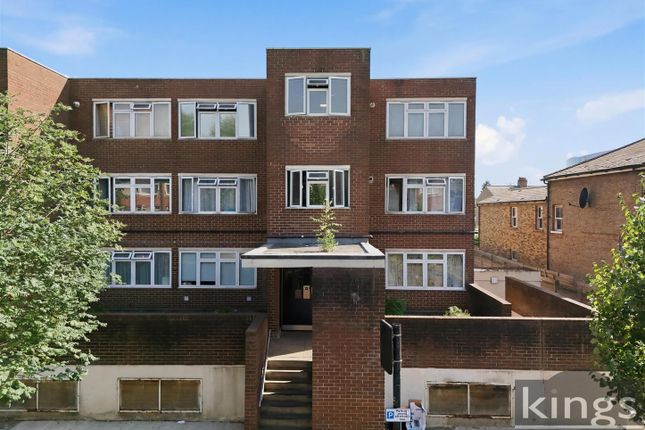1 bed property, in Northumberland Park, £300,000