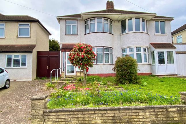 3 bed property, in Gallants Farm Road, £675,000