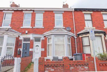 2 bed property, in Granville Road, £80,000