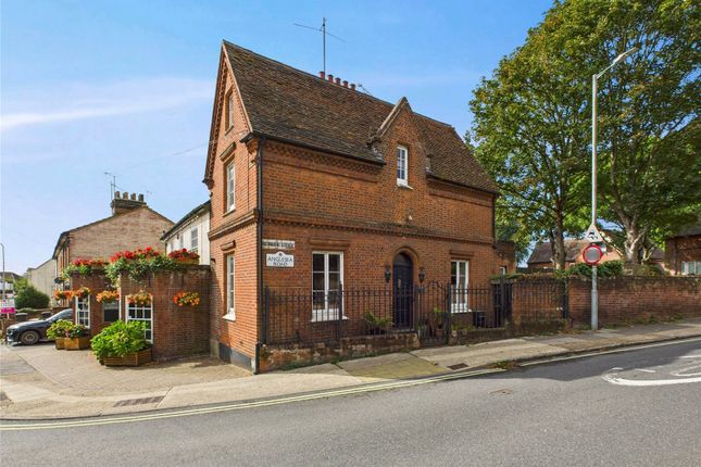 3 bed property, in Anglesea Road, £270,000