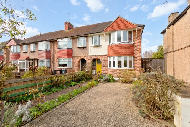 3 bed property, in Shaldon Drive, £600,000