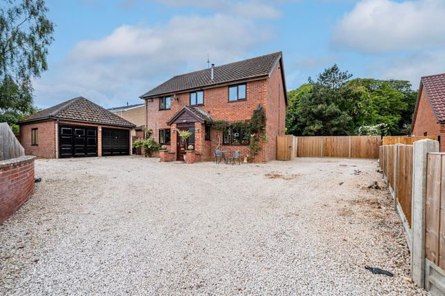 4 bed property, in Hill House Lane, £450,000