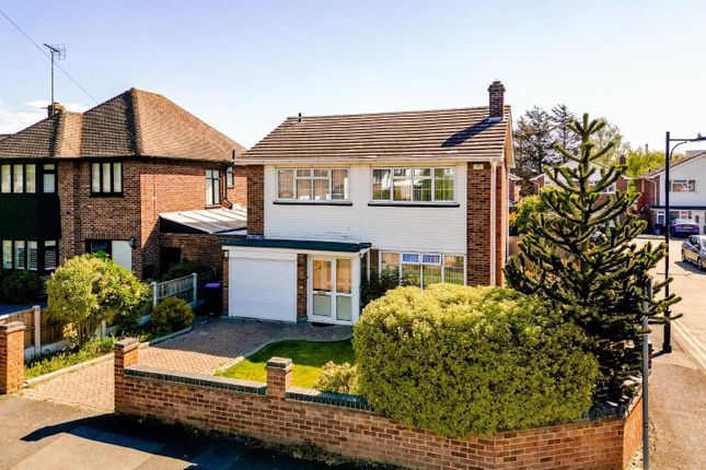 4 bed property, in Westbourne Grove, £565,000