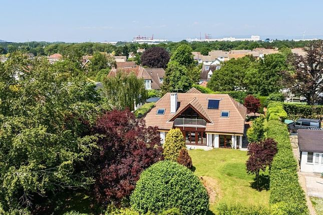 5 bed property, in Fernlea Gardens, £850,000