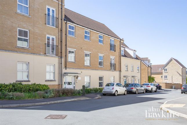 2 bed property, in Truscott Avenue, £160,000