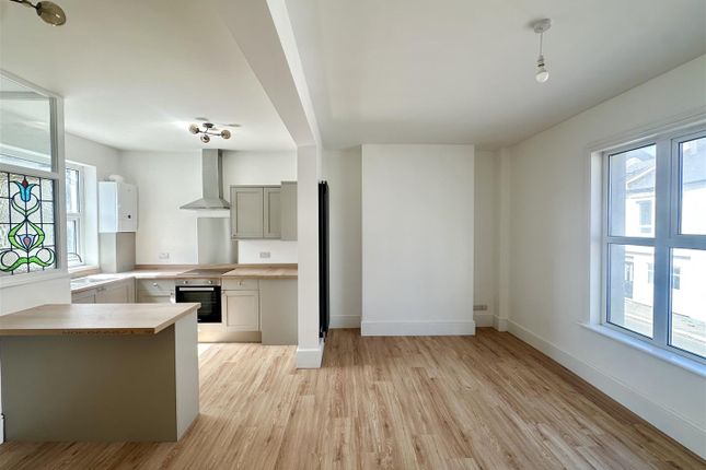 2 bed property, in Bohemia Road, £210,000