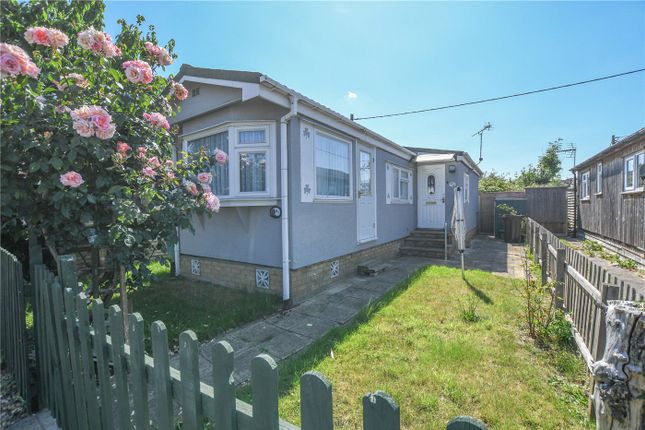 2 bed property, in Grovelands Park, £125,000