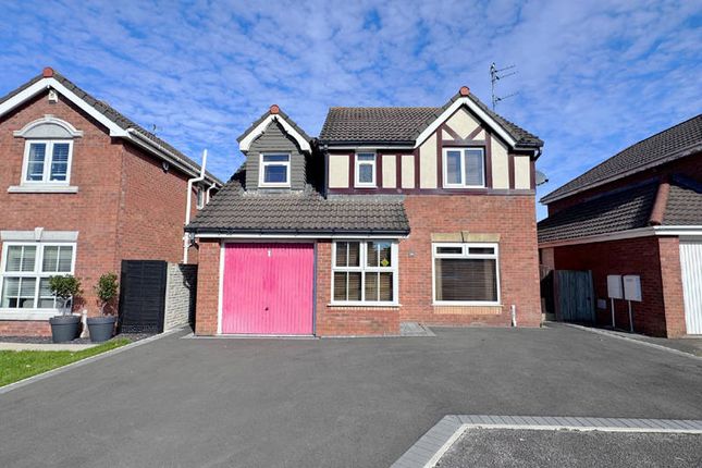 4 bed property, in Dallam Dell, £200,000
