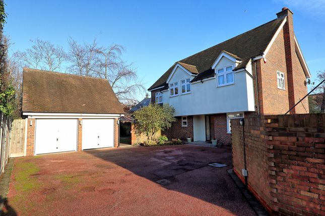 4 bed property, in The Woodfines, £1,195,000