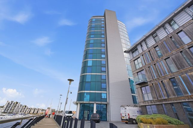 1 bed property, in Dock Head Road, £135,000