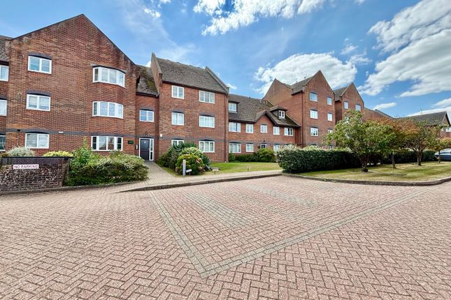 2 bed property, in Hastings Road, £229,950