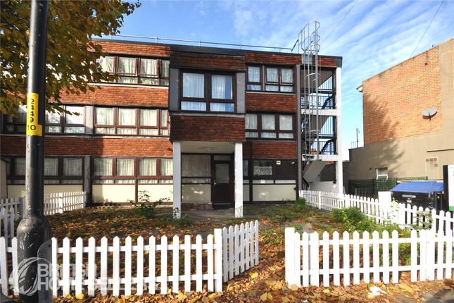 3 bed property, in Carlton Grove, £360,000