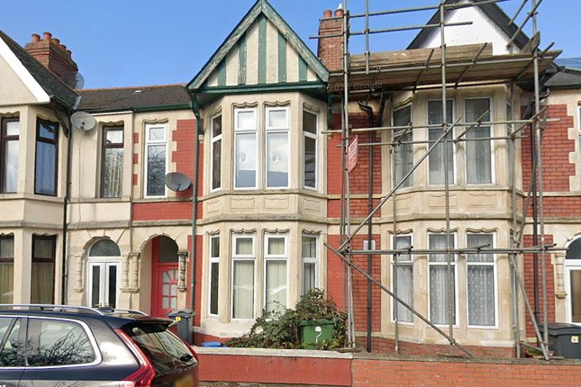 4 bed property, in Merches Gardens, £385,000
