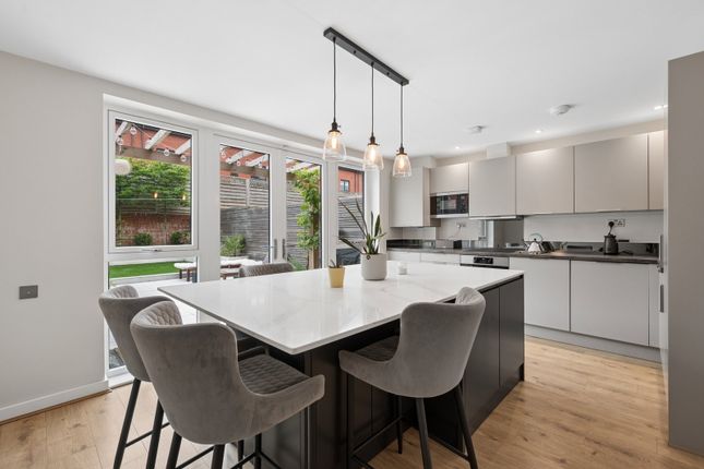 3 bed property, in Booth Square, £465,000