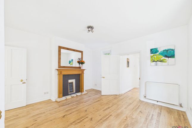 2 bed property, in St. Pauls Road, £268,000