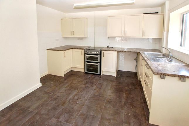 2 bed property, in Danvers Road, £350,000