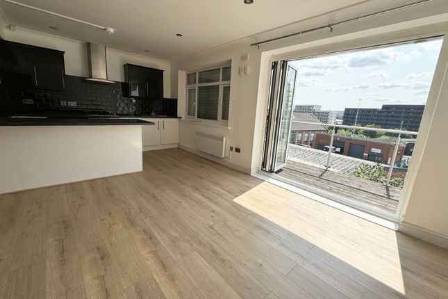 1 bed property, in Spring Close Street, £155,000