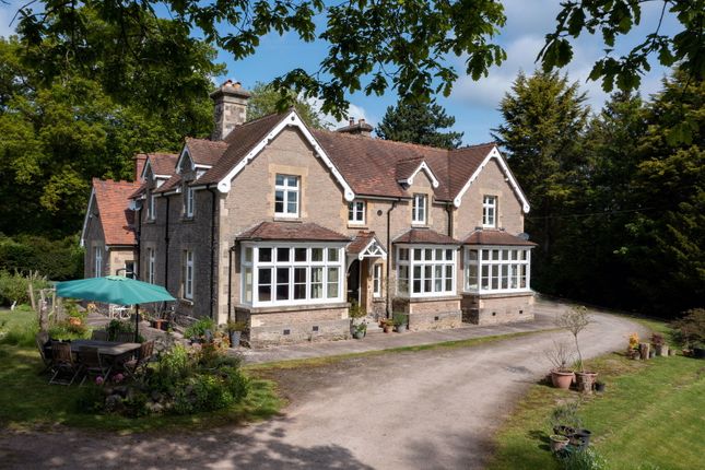 5 bed property, in Haywood Lane, £995,000