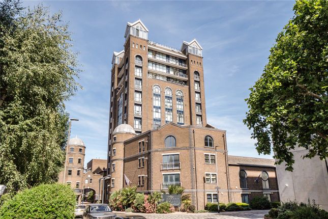 1 bed property, in Coral Row, £400,000