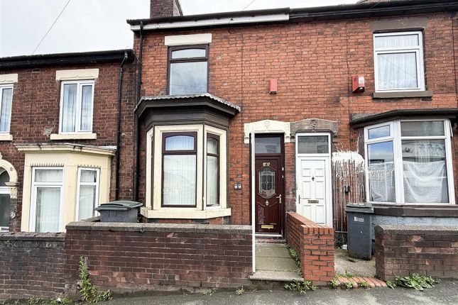 2 bed property, in Ford Green Road ST6, £110,000