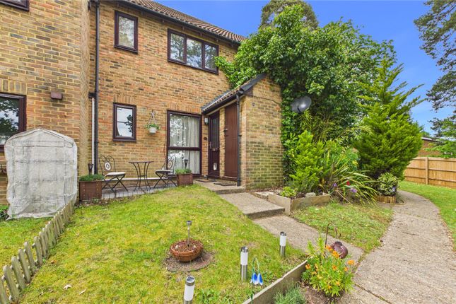 1 bed property, in Lightwater, £189,950
