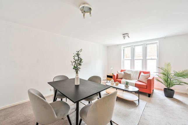 1 bed property, in The Mount, £280,000