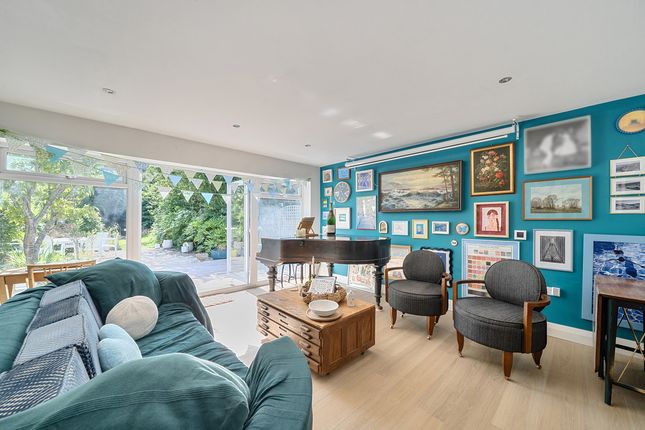 3 bed property, in Lake Road, £550,000