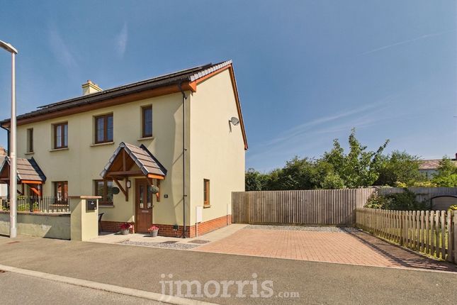 2 bed property, in Maes Rheithordy, £225,000