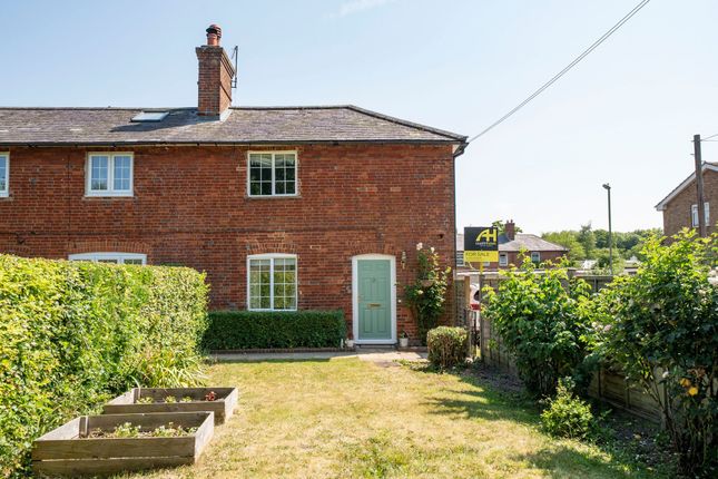 2 bed property, in Dixons Lane, £315,000