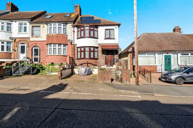 3 bed property, in Powlett Road, £300,000