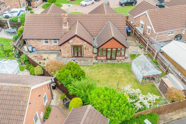 3 bed property, in Burnham Reach, £300,000