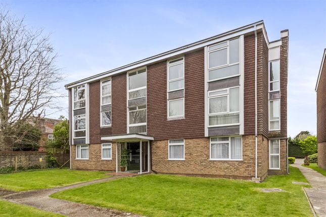 2 bed property, in Dorchester Gardens, £225,000