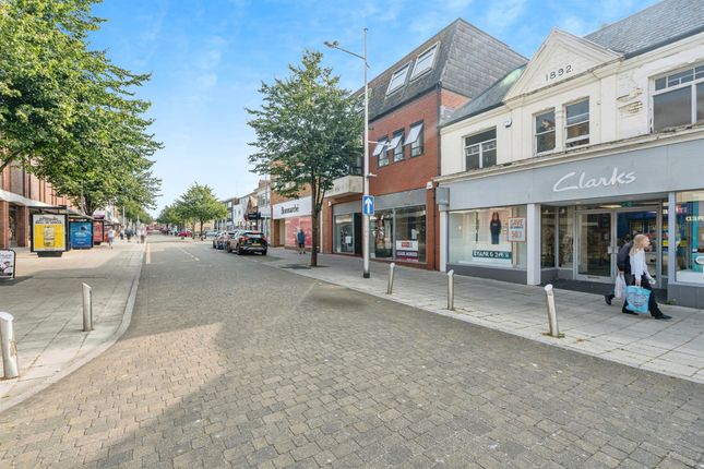 1 bed property, in London Road North, £105,000