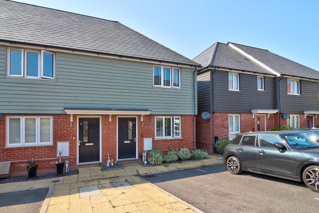 2 bed property, in Rowan Avenue, £335,000