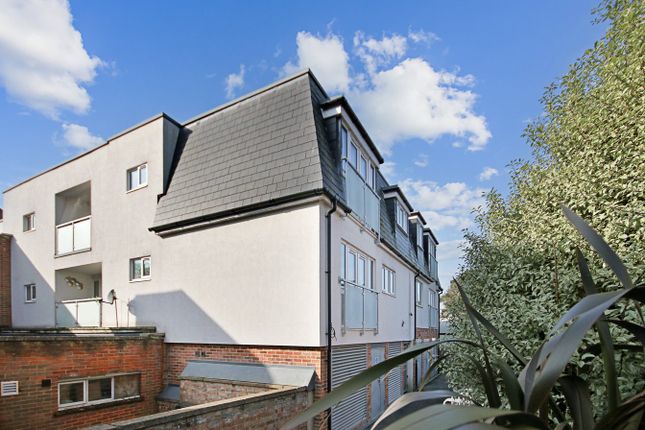 2 bed property, in London Road, £209,500
