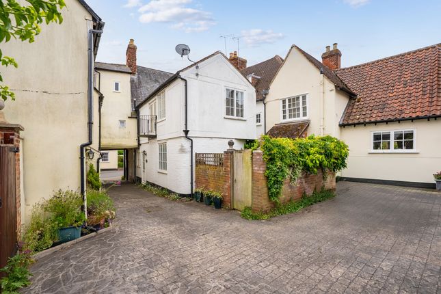 1 bed property, in Holttums Yard, £230,000