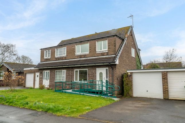 3 bed property, in Pasture Close, £280,000