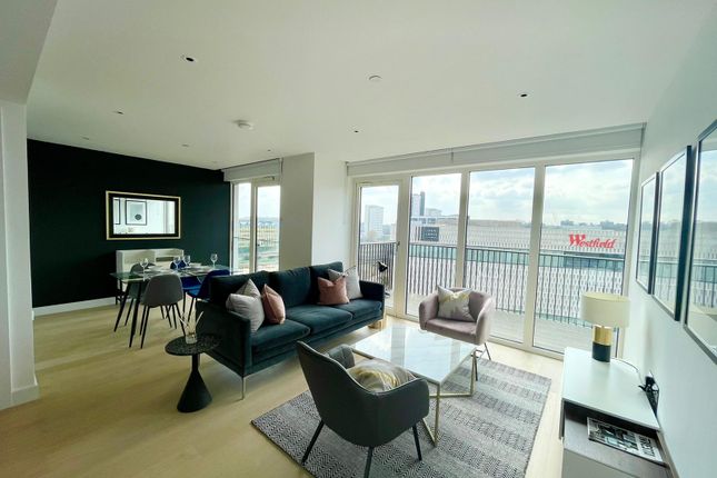2 bed property, in Fountain Park Way, £1,280,000